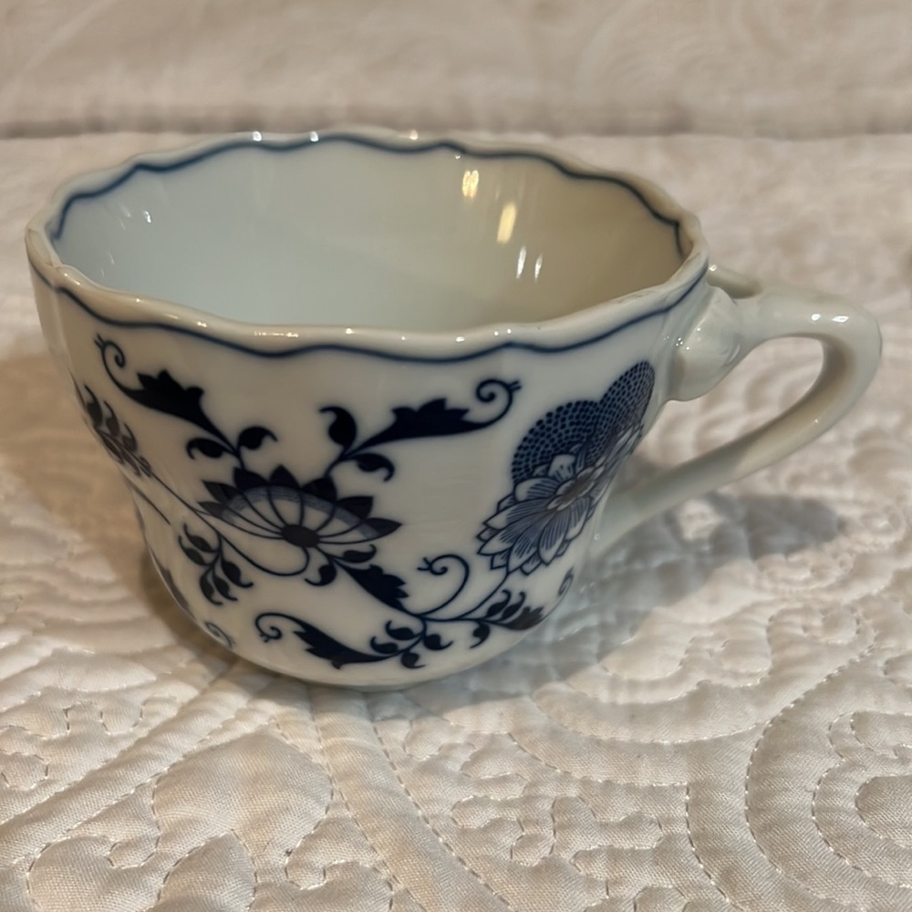 Blue Danube cups and saucers, set of 2 - Picture 5 of 16